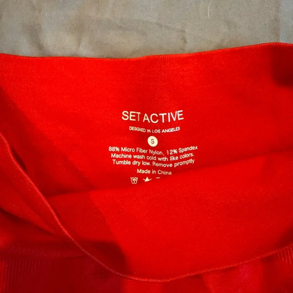 Set Active Red Ribbed Shorts, Small - Picture 2 of 3